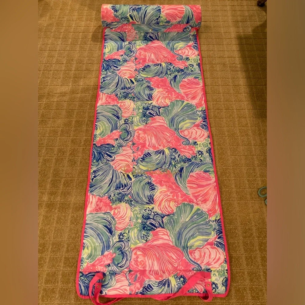 Lilly Pulitzer mat beach yoga Splash travel into summer roll up with pillow